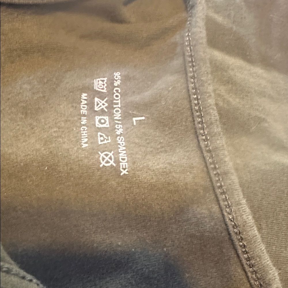 Amazon Essentials Sport Razorback Crop Tank - Picture 4 of 6